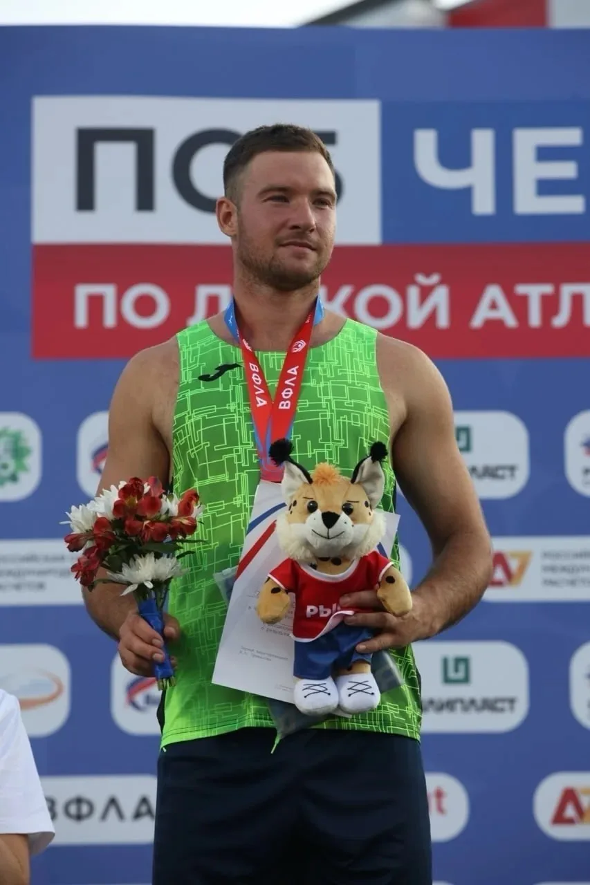 Крымчанин Евгений Брюшенко стал серебряным призером чемпионата России по легкой атлетике

Спортсмен 