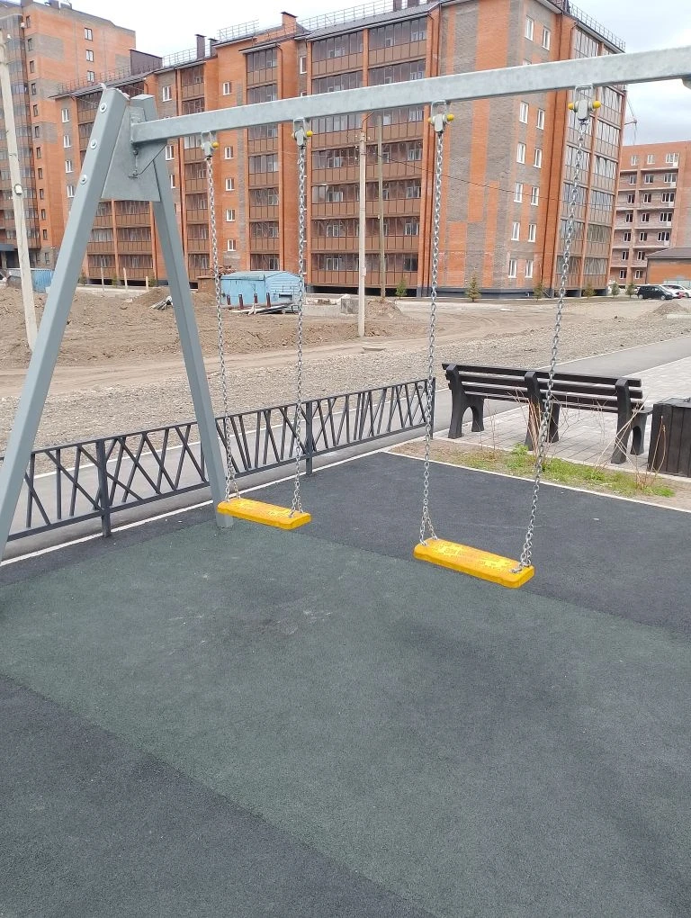Восстановили качелю на Б. Хмельницкого, 242.