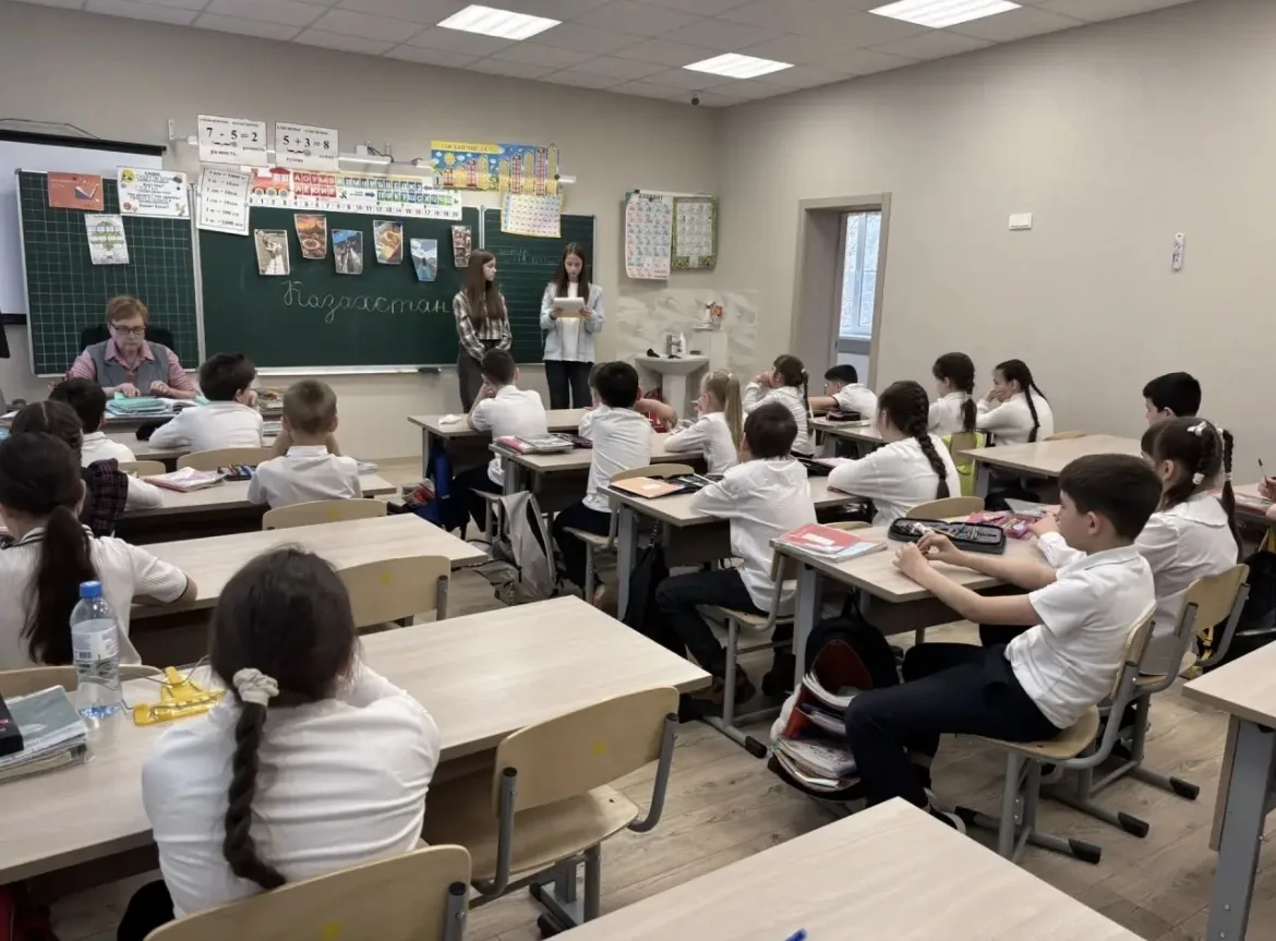 📚 СКАЗКИ, КОТОРЫЕ НАС ОБЪЕДИНЯЮТ 🇷🇺  В нашей школе стартовала удивительная акция «Читаем сказки наше