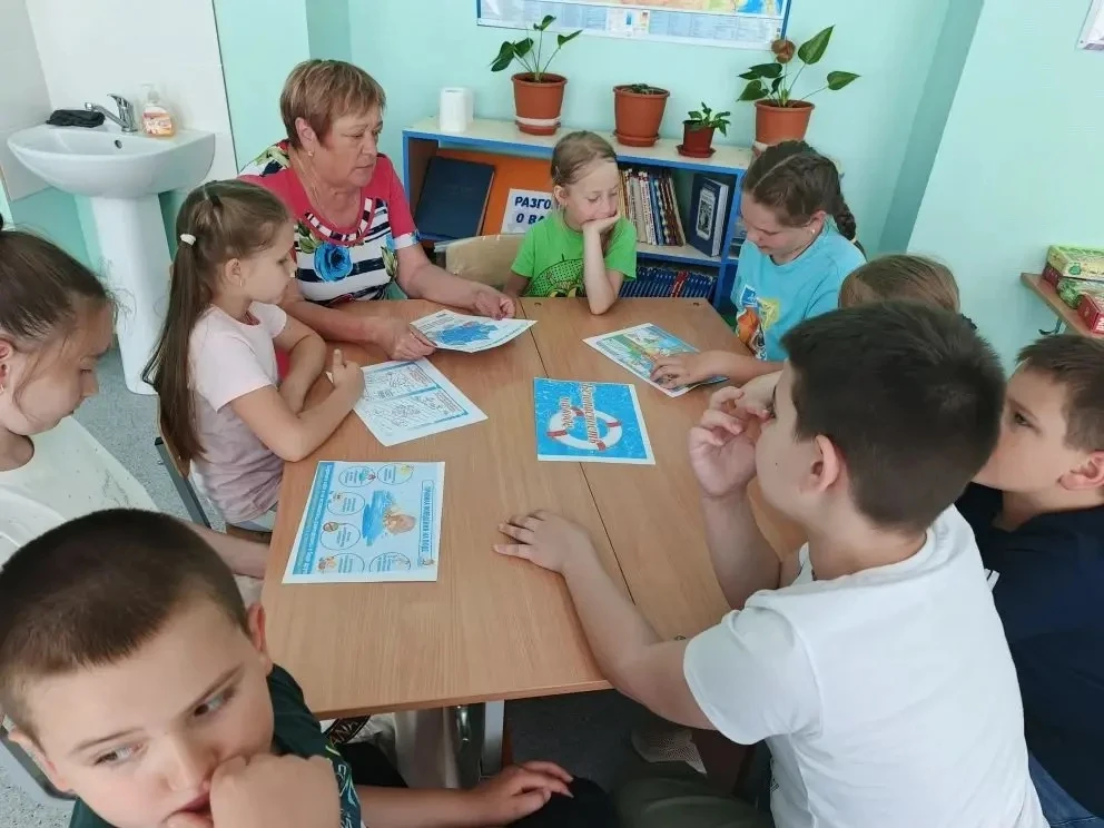 В рамках Единого дня безопасности в нашем летнем оздоровительном лагере прошло занятие,...