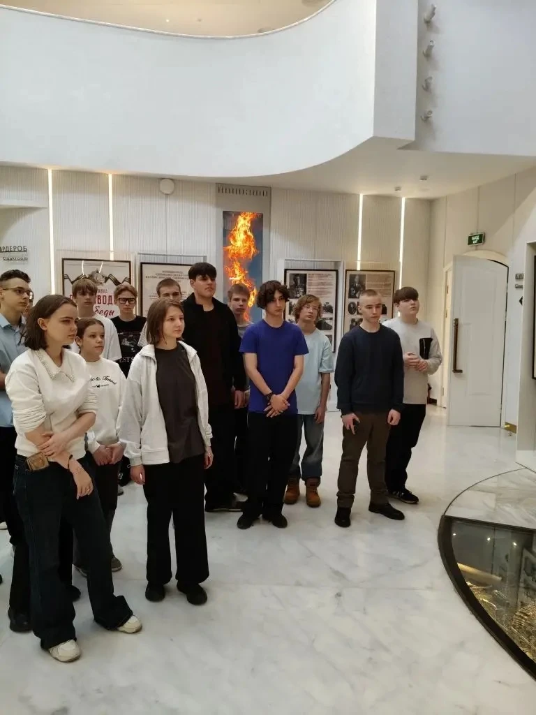 Вчера учащиеся 8Б, 8Г, 9А классов посетили музей-диораму «Курская битва. Белгородское направление». 