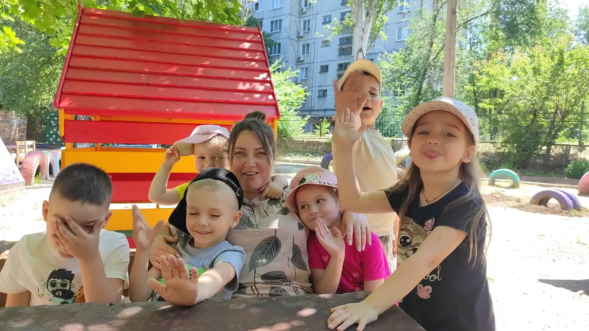 Летний режим в садике — это сплошной позитив. Беготня, прятки, мыльные пузыри и бесконечные «давай д