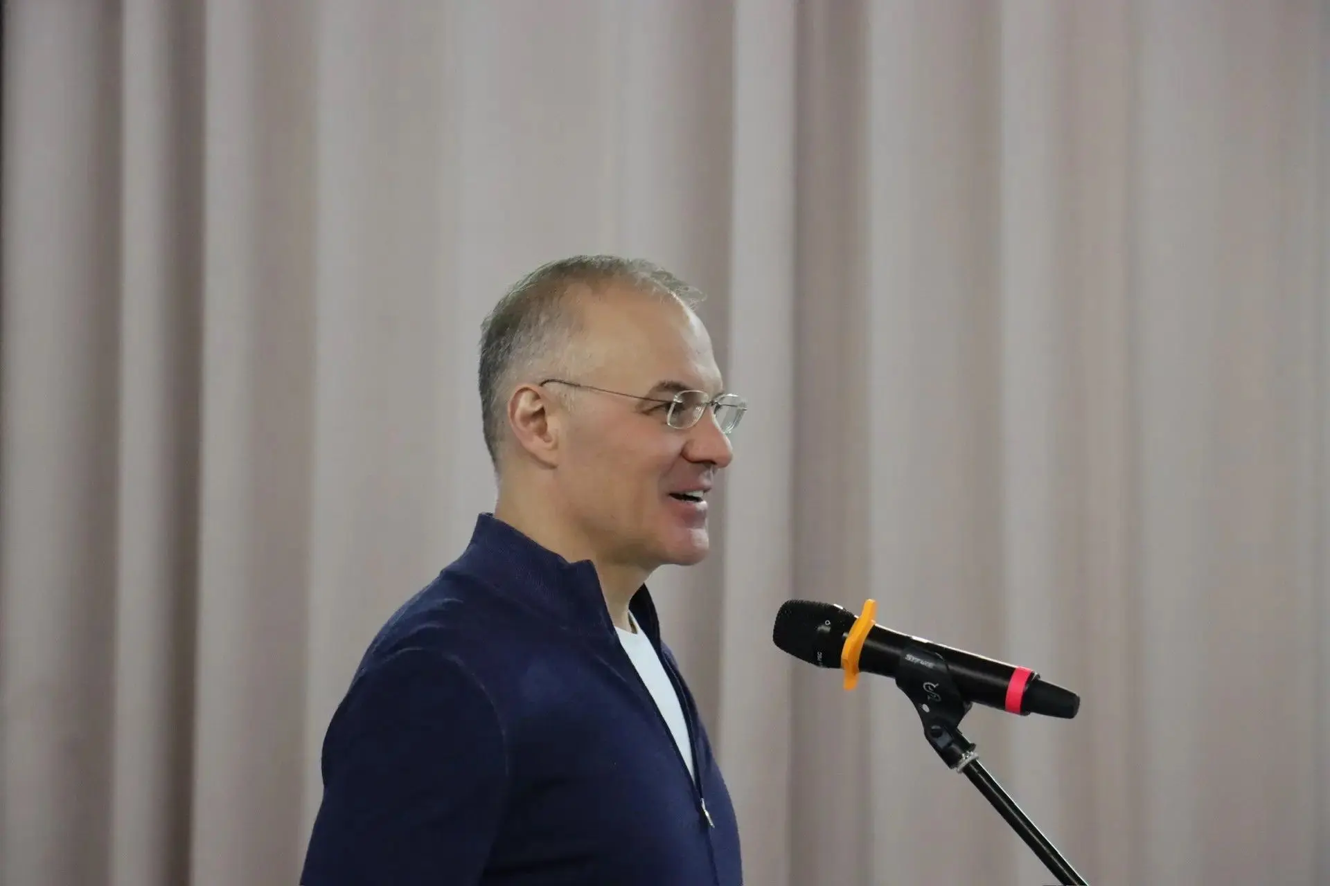 🤝Александр Коган встретился с коллективом Культурно-творческого центра: говорили о развитии округа, 