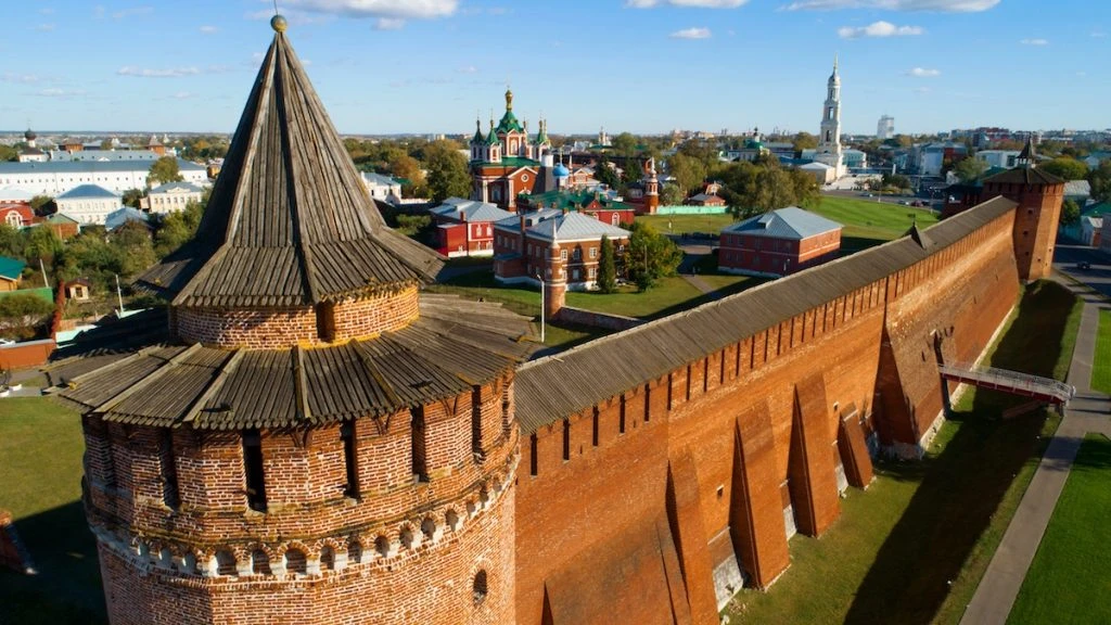 🏰 ДУМАЕТЕ, В КОЛОМНЕ УЖЕ ВСЁ ВИДЕЛИ? А КАК НАСЧЁТ УЛИТОК С ШАМПАНСКИМ И КРОКОДИЛОВ?