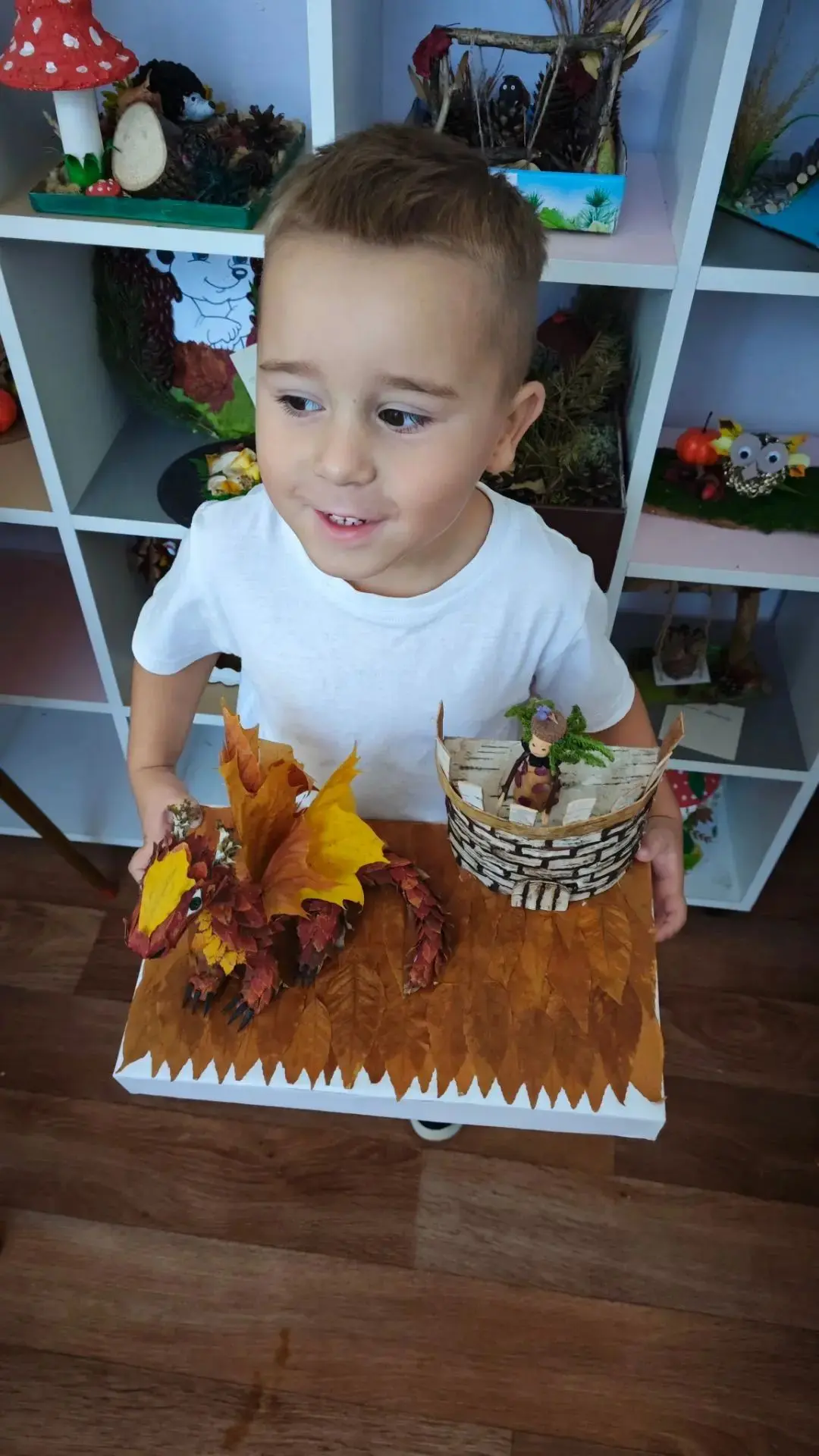 А на осеннюю  выставку сегодня прилетел самый настоящий ДРАКОН 🐉 🍁 🔥