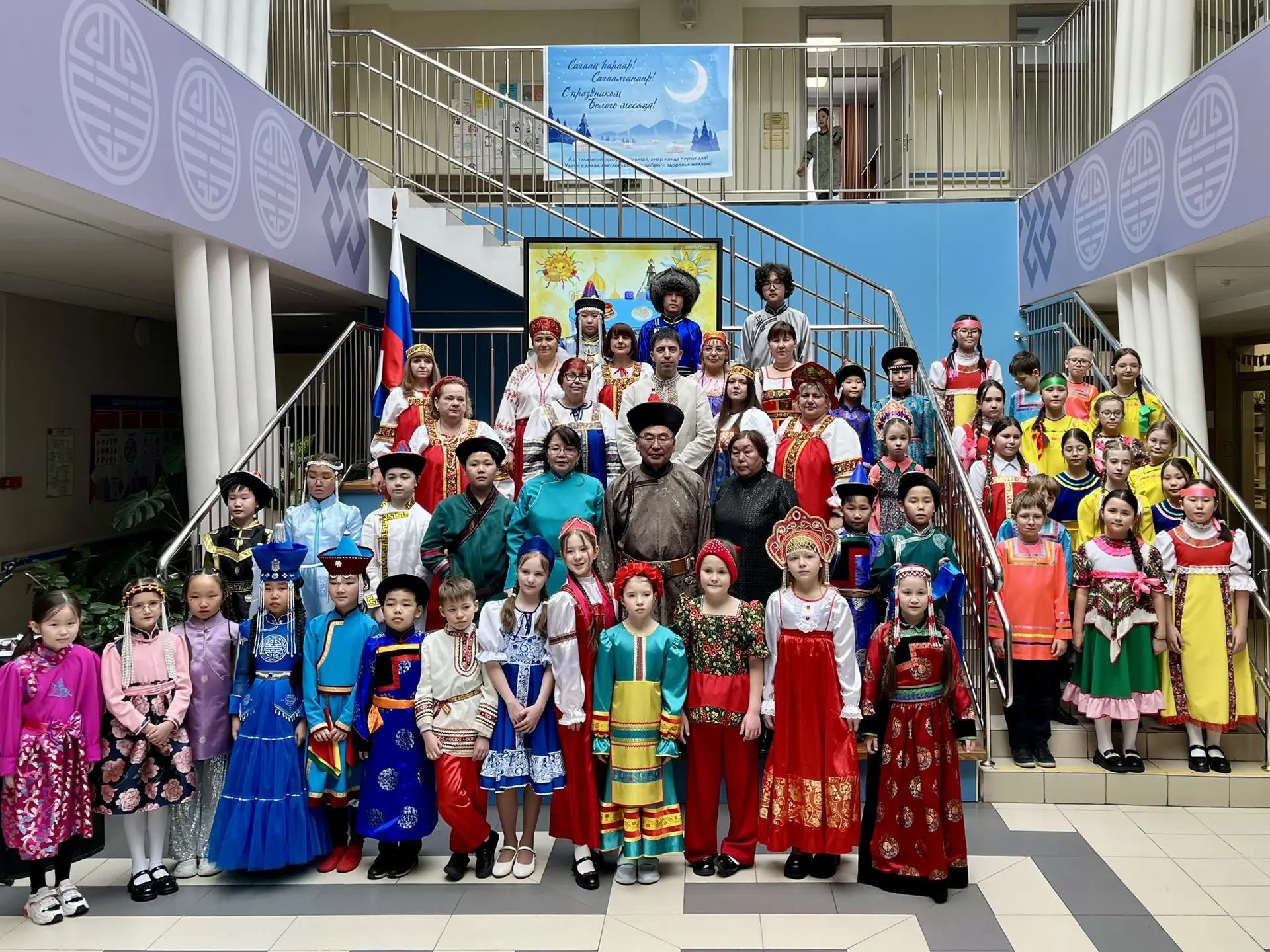 🎉Дефиле-путешествие в мир традиций!🎉     Насыщенная праздничная неделя завершилась по-настоящему ярк