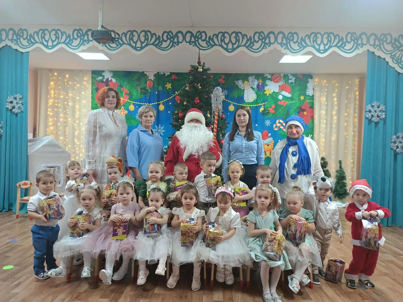 Новогодняя сказка в младшей группе №3