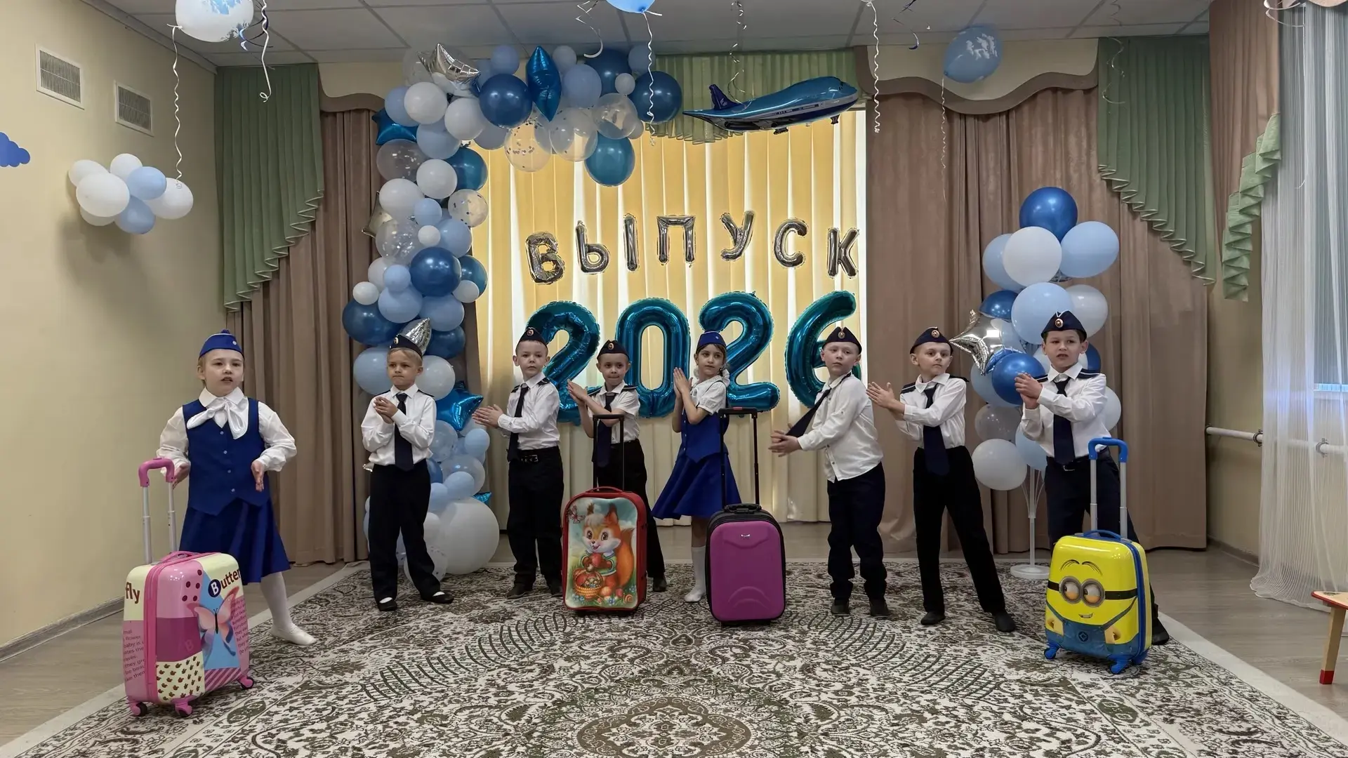 Дорогие наши выпускники!

Сегодня вы делаете первый шаг навстречу новой главе в своей жизни. Позади 