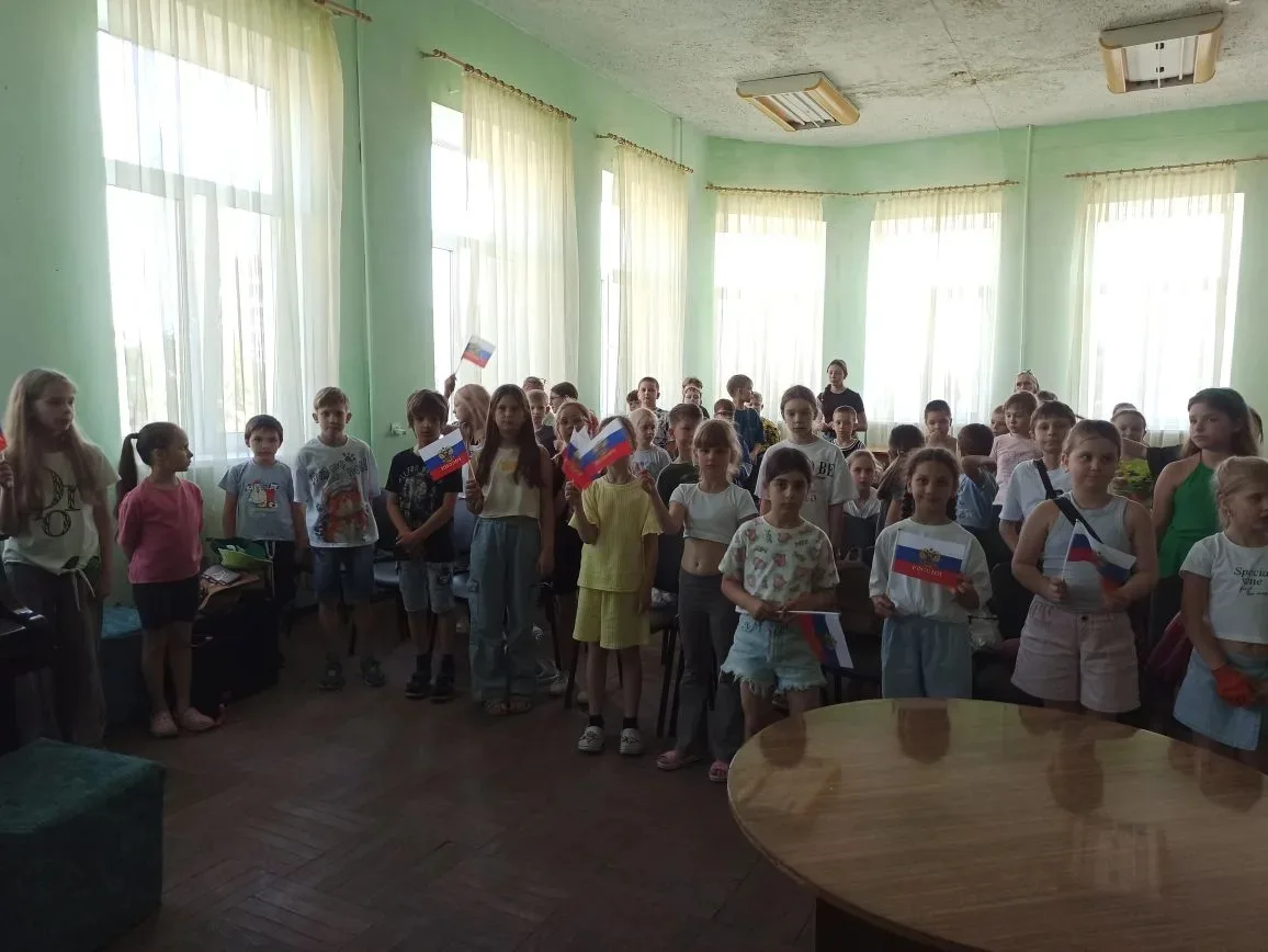В честь Дня России в Центральной городской библиотеке им. А. С. Пушкина для ребят пришкольного лагер