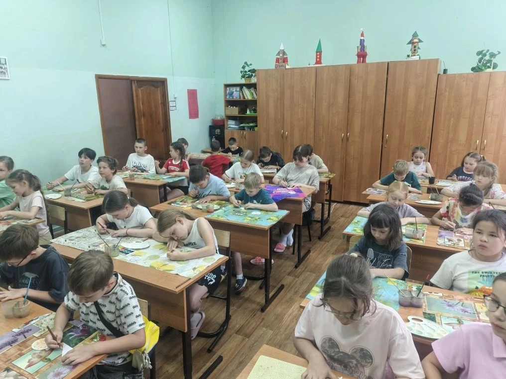 Сегодня в летнем оздоровительном лагере "Солнышко" прошел День мороженого.
Ребята приняли участие в 