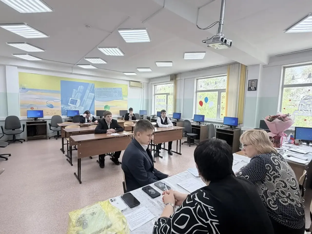 👨‍🎓В нашей школе началась долгожданная и одновременно волнительная неделя переводных экзаменов! Перв