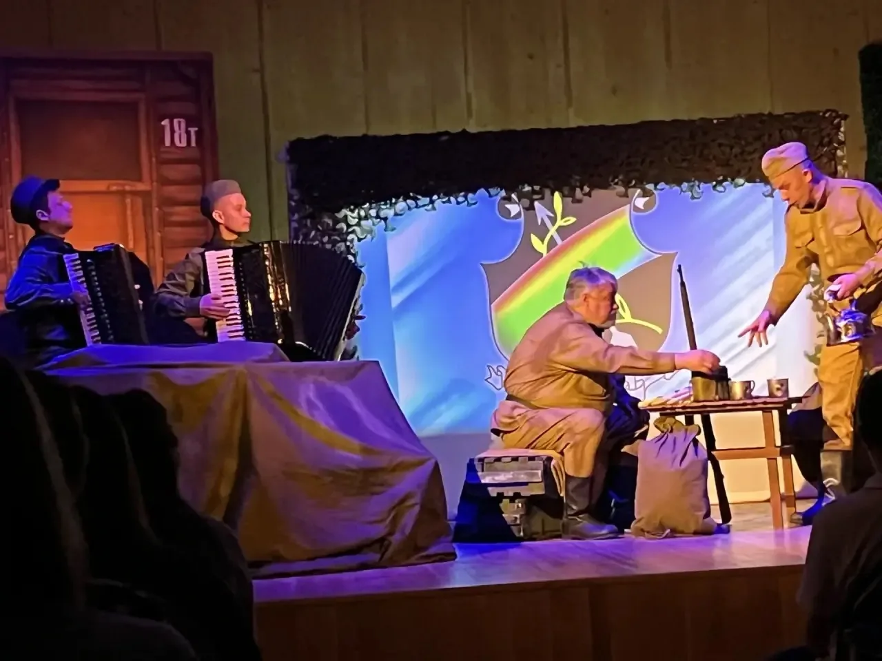 ✨ Идём в театр!  🎭 В преддверии 81-й годовщины Победы в Великой Отечественной войне ученики 6 «А» кл
