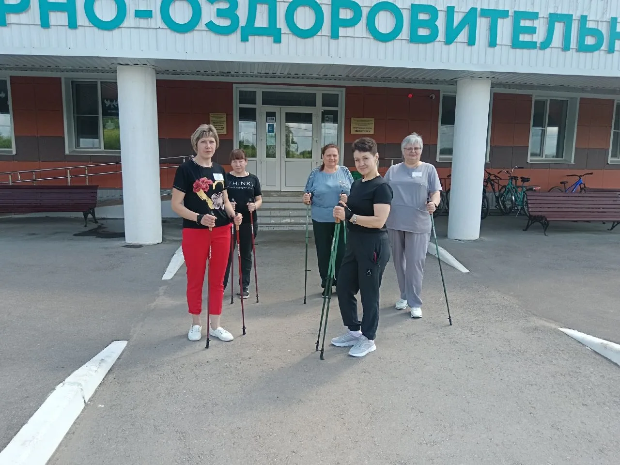 🏃‍♀️ Шаг к здоровью: Очередное занятие по скандинавской ходьбе!