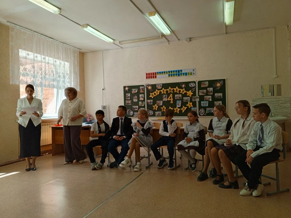 Сегодня в нашем 4 классе прошёл трогательный праздник «Прощай, 4 класс!» 🎓✨
