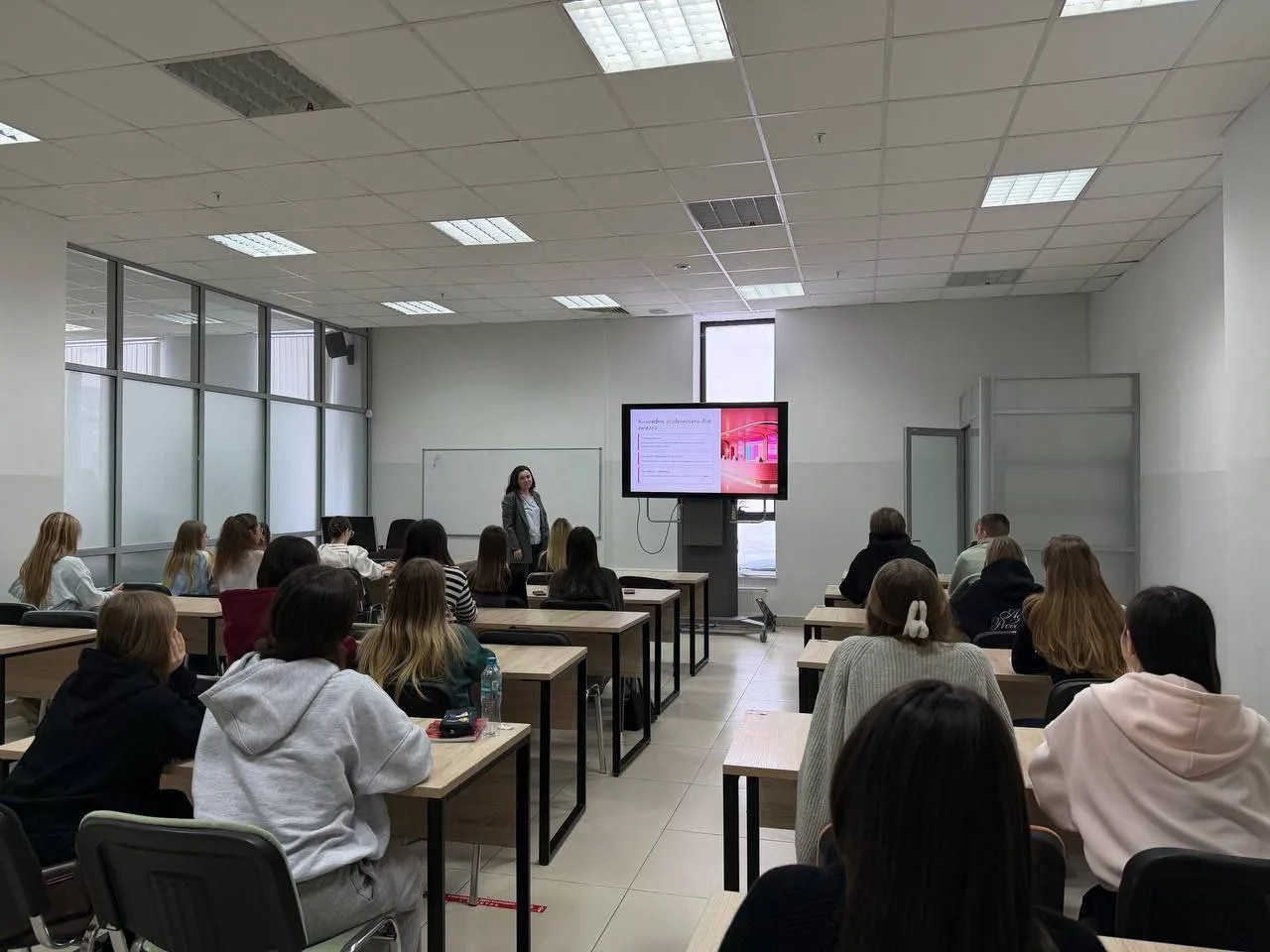 ✨ Наш руководитель отдела revenue Евгения Воронина читает курс для студентов колледжа П...