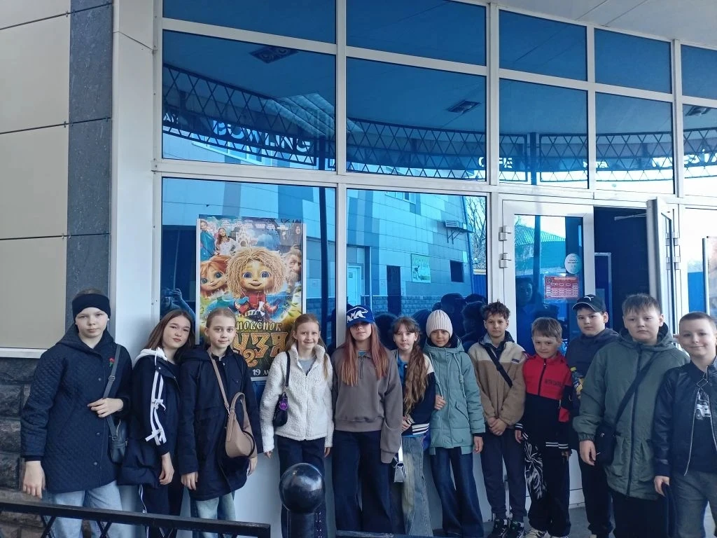 Сегодня 4А класс отправился в кинотеатр "Авалон" на долгожданную премьеру- фильм "Домовёнок Кузя 2".
