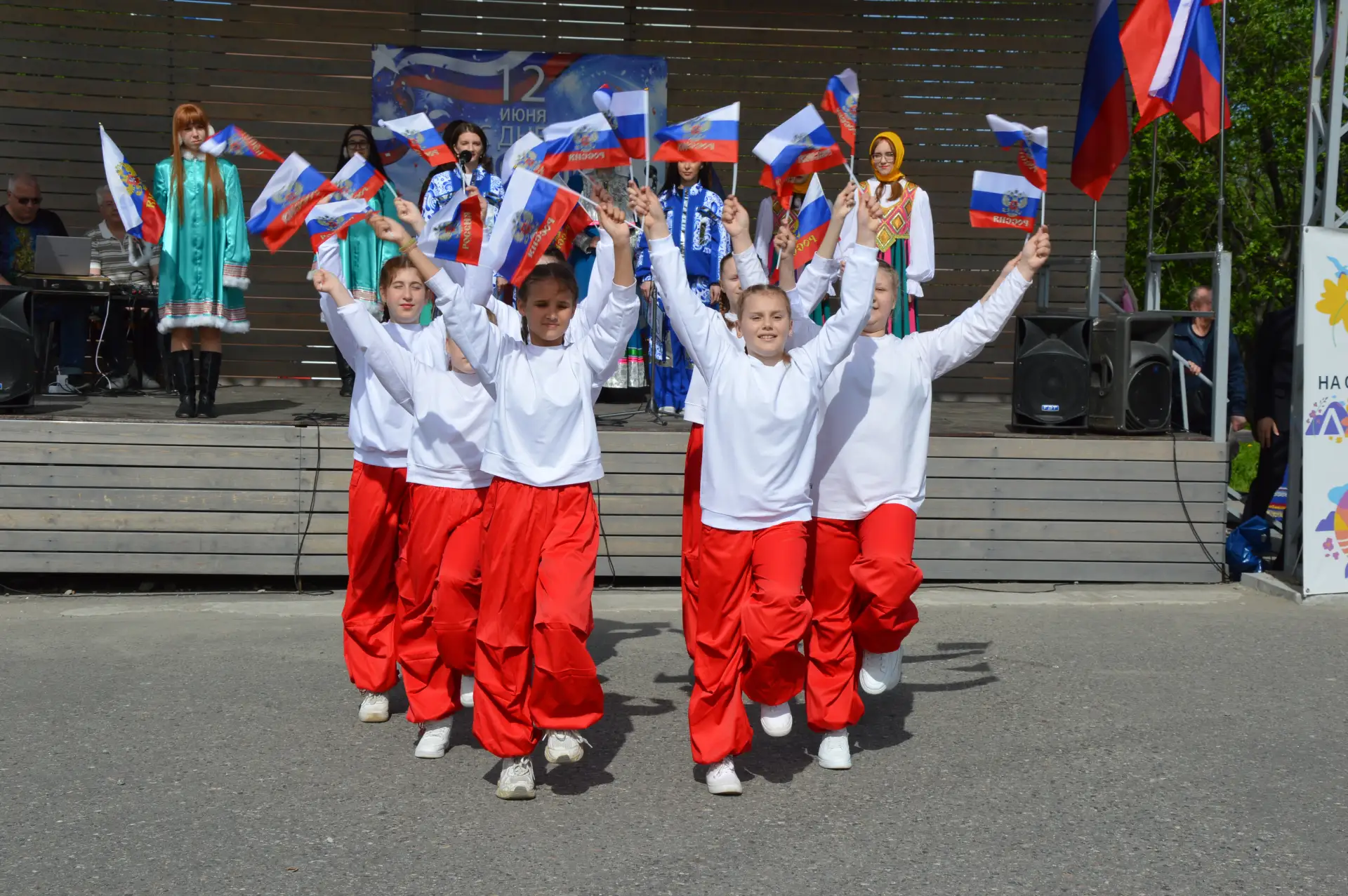 С праздником, любимая Россия!🇷🇺

Какая потрясающая погода и какая невероятная атмосфера царила сег