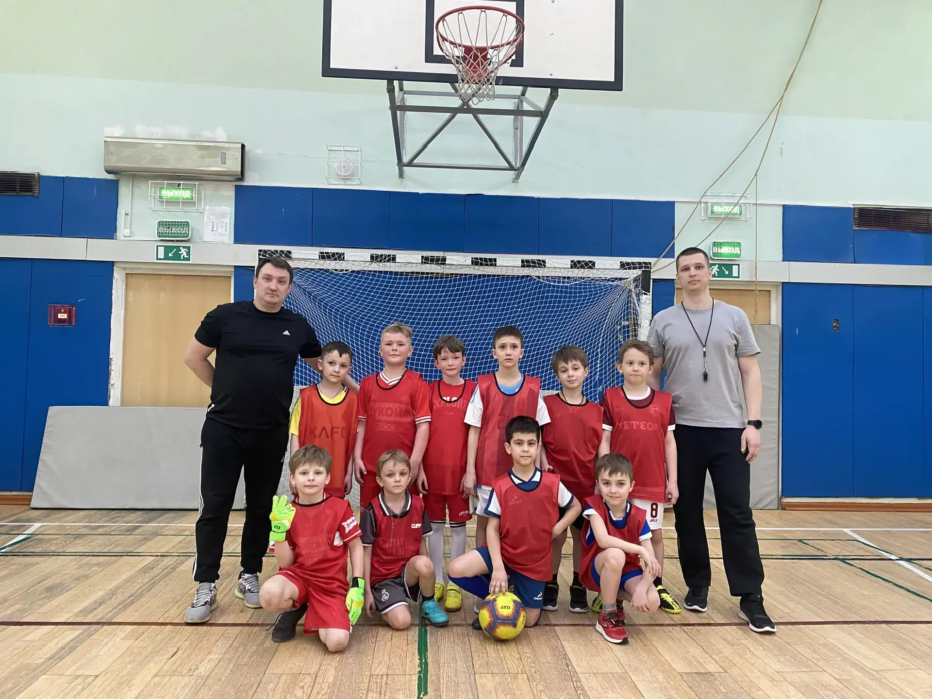 Футбольная серия: играем, растём, побеждаем ⚽  Между нашей школой и Школой имени Полбина прошёл цикл