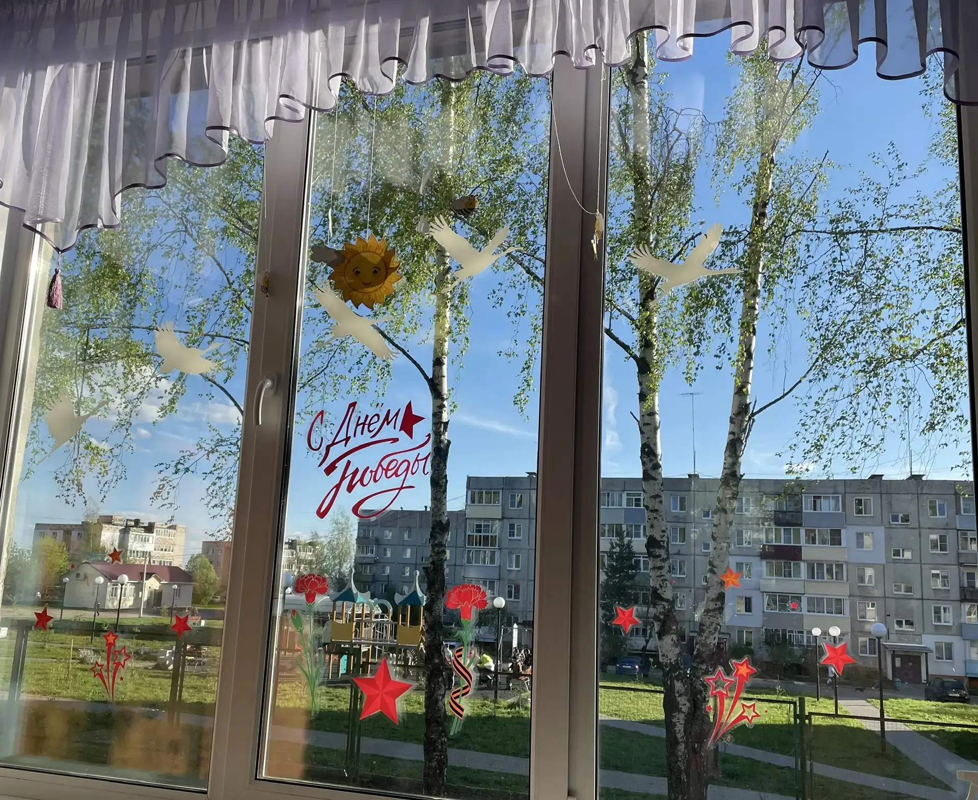 🪖 В детском саду "Солнышко" стартовала акция «Окна Победы»! 🎖️  Это наш способ сказать «спасибо» тем