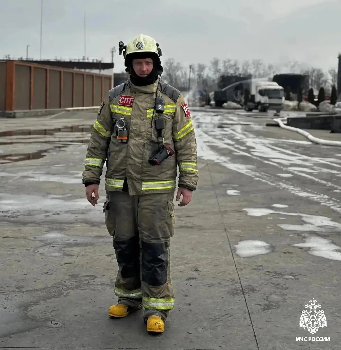 #лицаМЧС

Знакомьтесь: Александр Лозовицкий — заместитель начальника службы пожаротушения, начальник