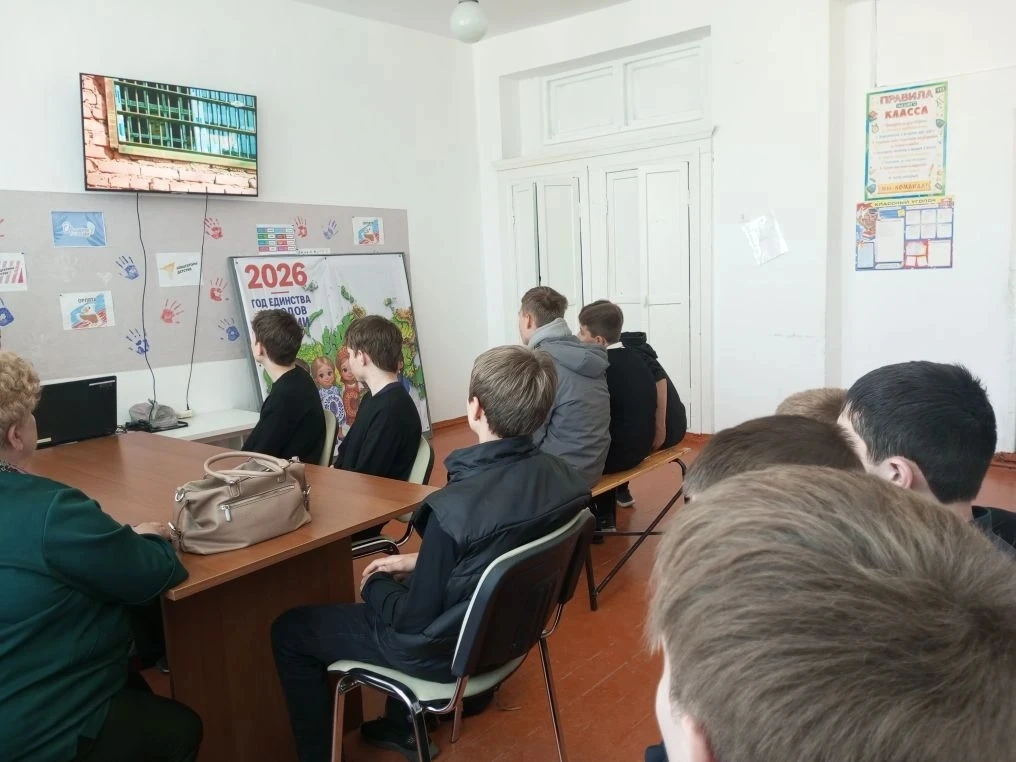 Сегодня в рамках работы по профилактике противоправного поведения подростков, в МБОУ СО...