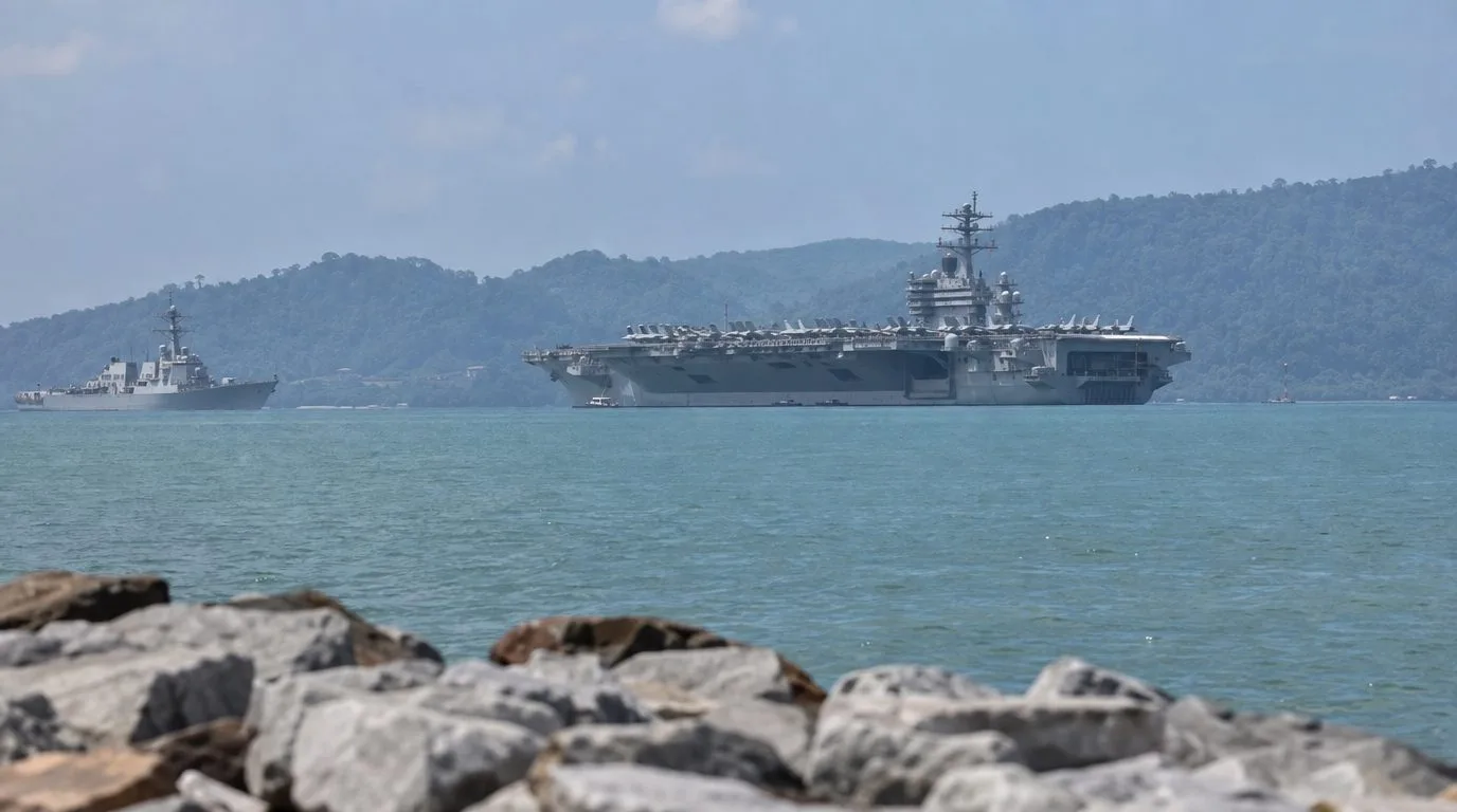 5109 американских моряков на Пхукете: авианосец USS George H.W. Bush встал на рейд