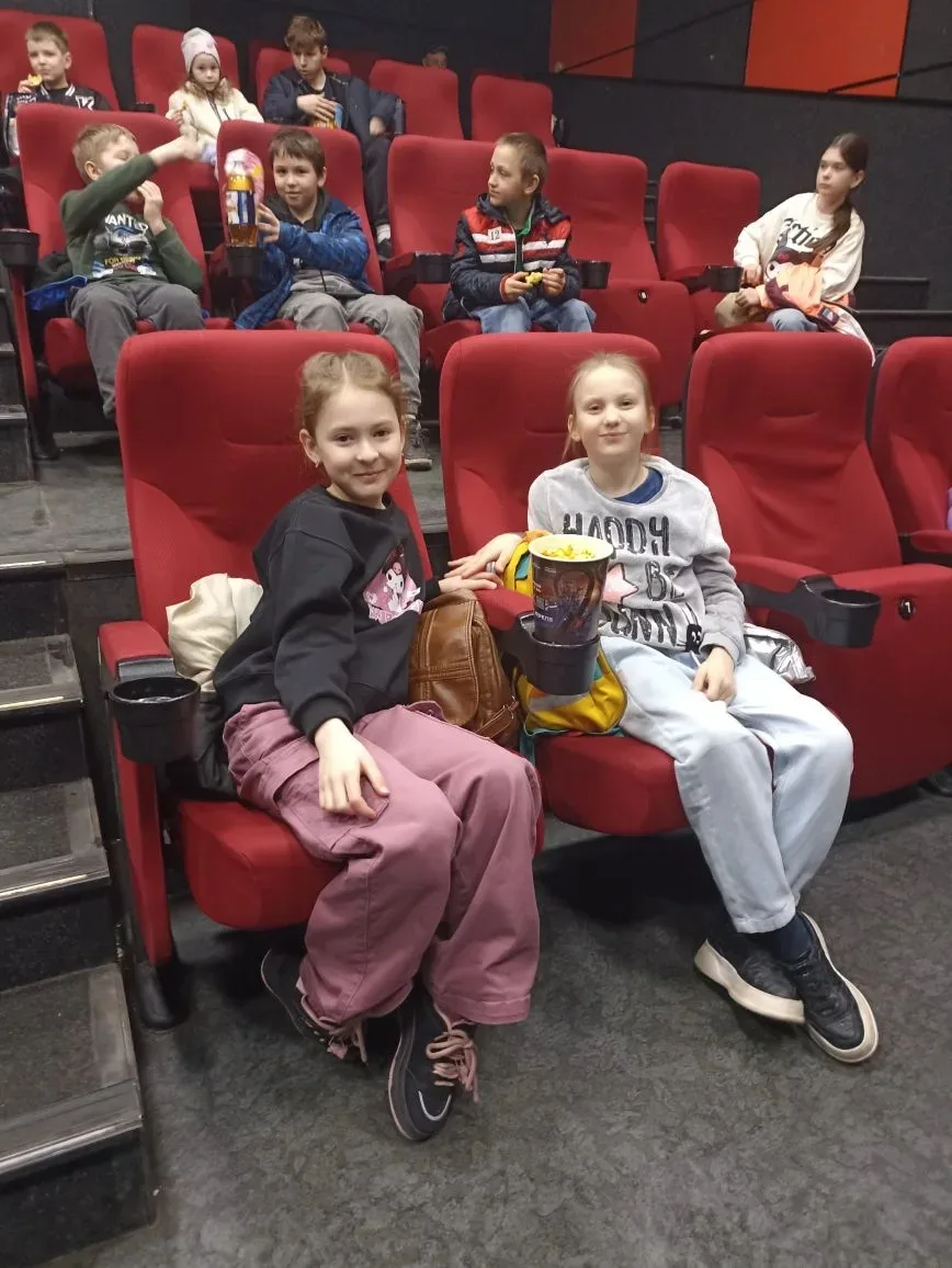 УРА, КАНИКУЛЫ!!!  3 " Ж" Класс#ШТИ74 начало своих каникул отметили посещением кинотеатра.  И посмотр
