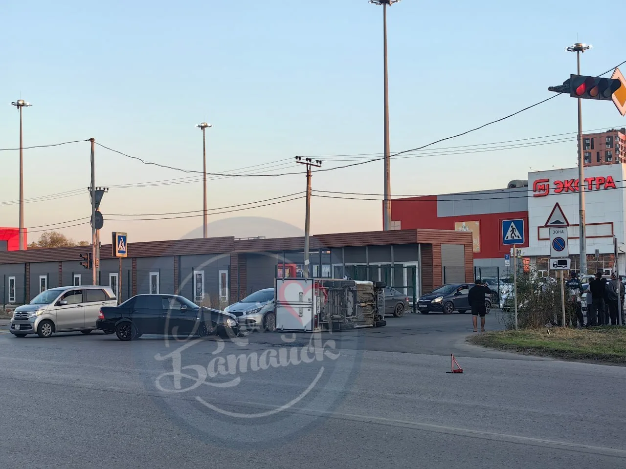 Авария на выезде с парковки гипермаркета на М. Горького