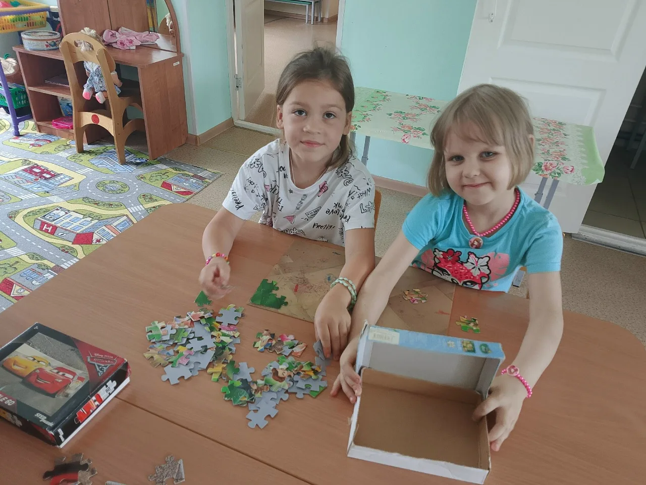 День умников и умниц в летнем лагере 🧠💡

Сегодня в нашем лагере царила атмосфера интеллектуальных 