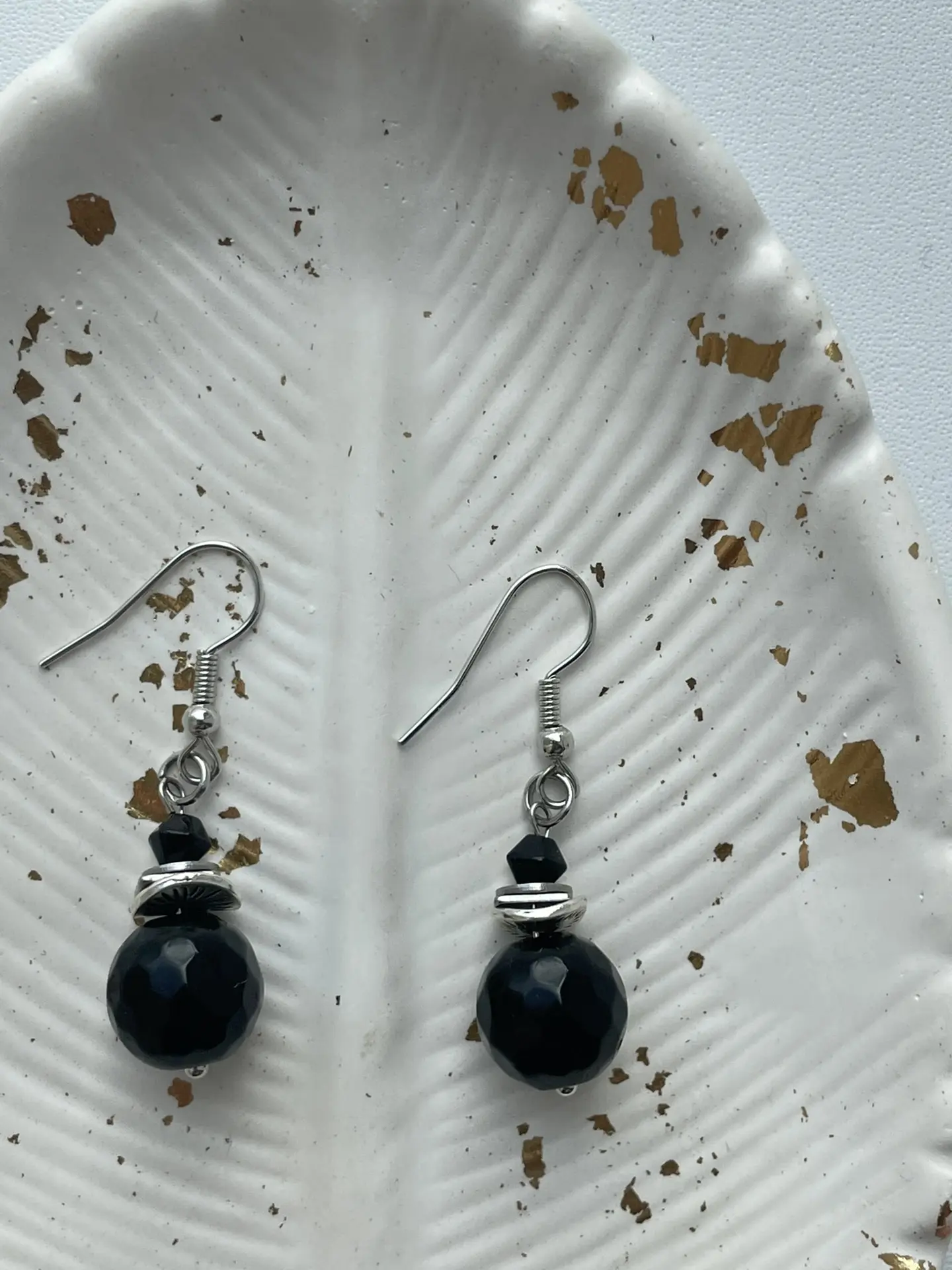 🖤🖤 Серьги из чёрного агата 

💰💰 Цена - 700 рублей 


✨ Швензы - крючки
✨ Качественная фурнитура 