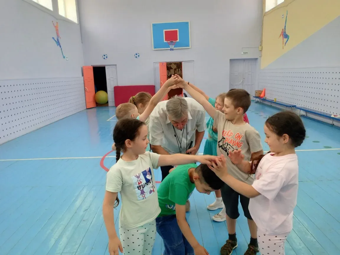 Спортивная станция «Сила и отвага»
Чтобы проверить свою ловкость и командный дух, участники выполнял