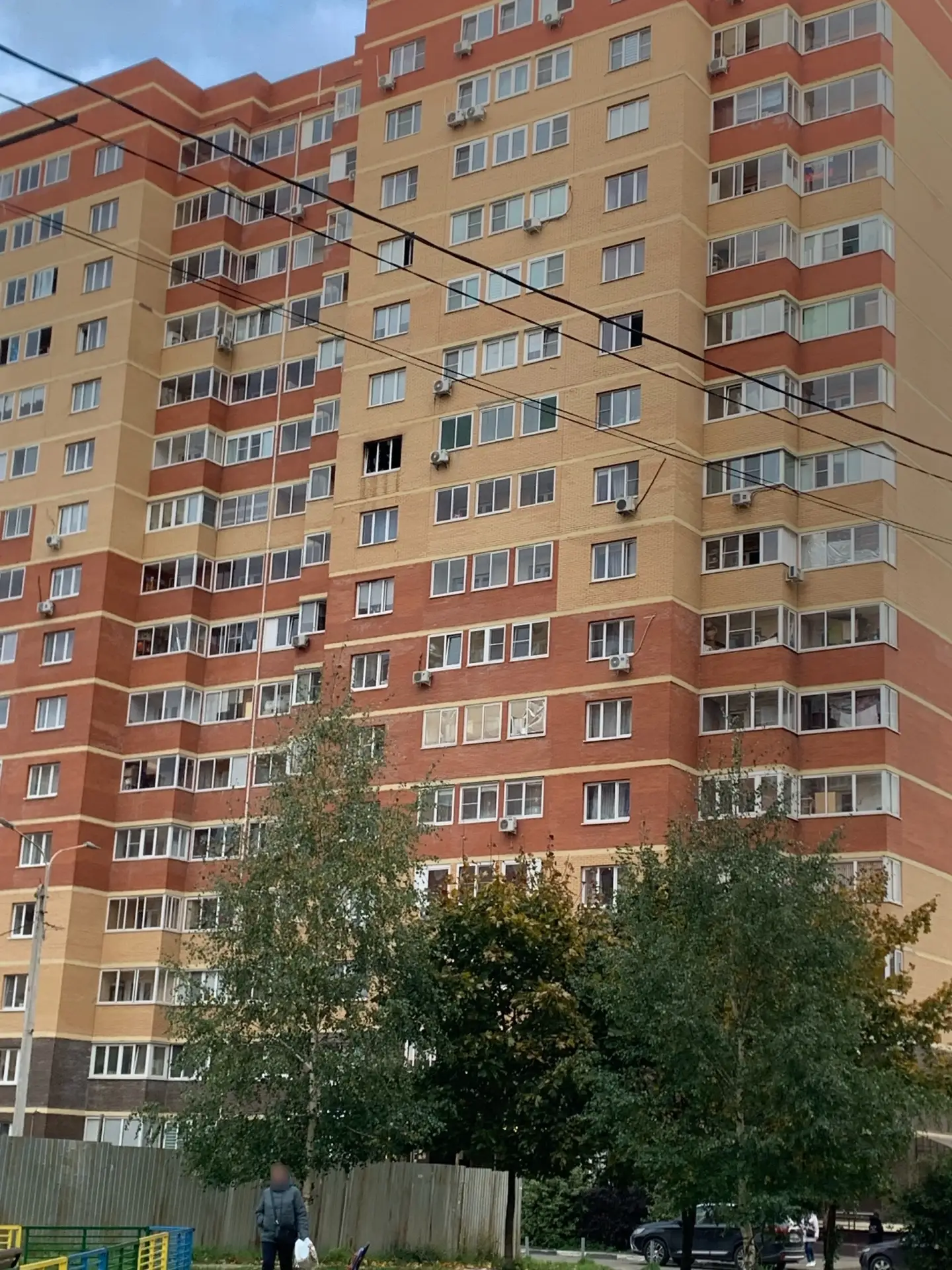 Ещё фото от жителей со вчерашнего пожара ( max.ru/sverdlovskij/AaD8yZ0Qfpo ) на ул. Стр...