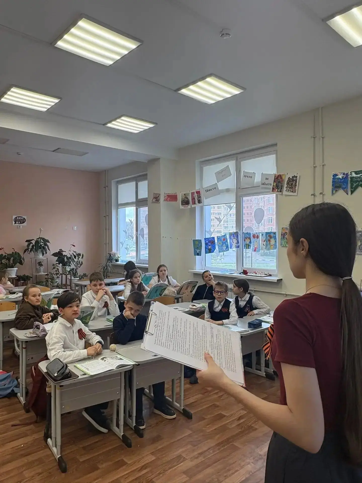 🎓 Сегодня президент школы Алёна Семишина провела для учеников 4-х классов интеллектуальную командную