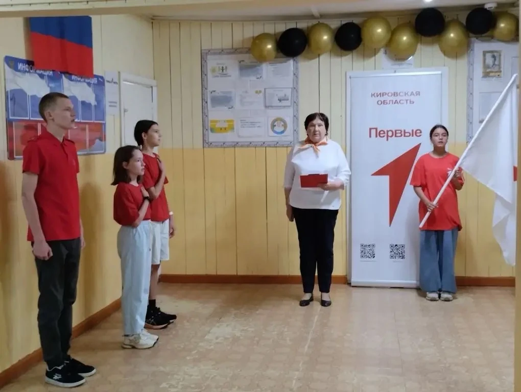🚩Одиннадцатый день в лагере «Солнышко» был посвящён РДДМ

🇷🇺День в лагере начали с поднятия флага
