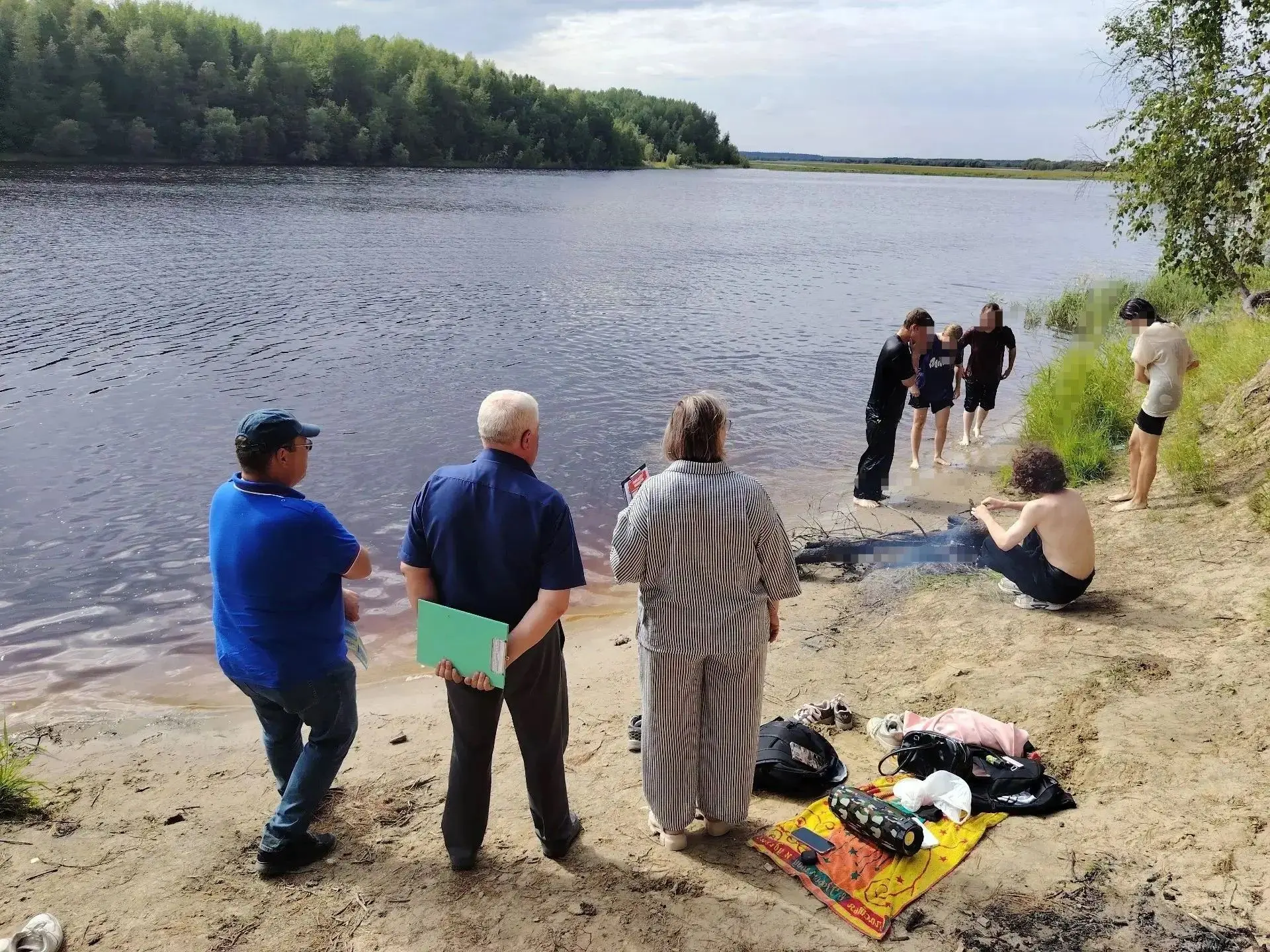 В целях обеспечения безопасности несовершеннолетних на водных объектах организованы и проводятся еже
