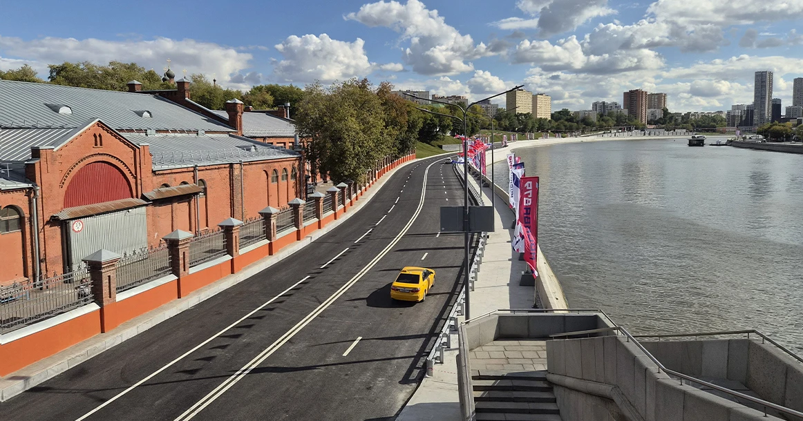 Собянин открыл реконструированные Крутицкую и Симоновскую набережные