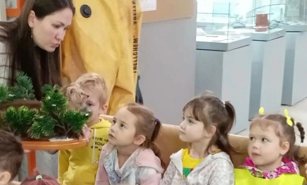 🏛️ Ребята из групп № 11 и № 12 посетили музей. Они с большим интересом слушали рассказ...