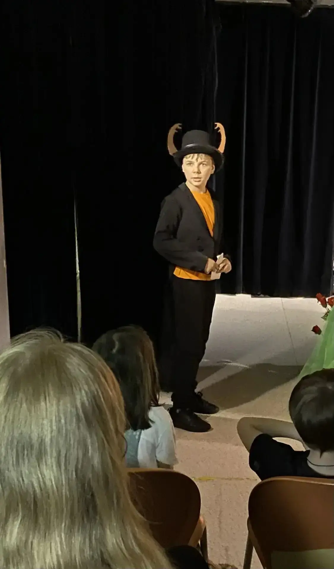 🎭 🍓✨«Рублевские светлячки» на гастролях: «Клубничное королевство» покорило сцену «Крылатского»!  22 