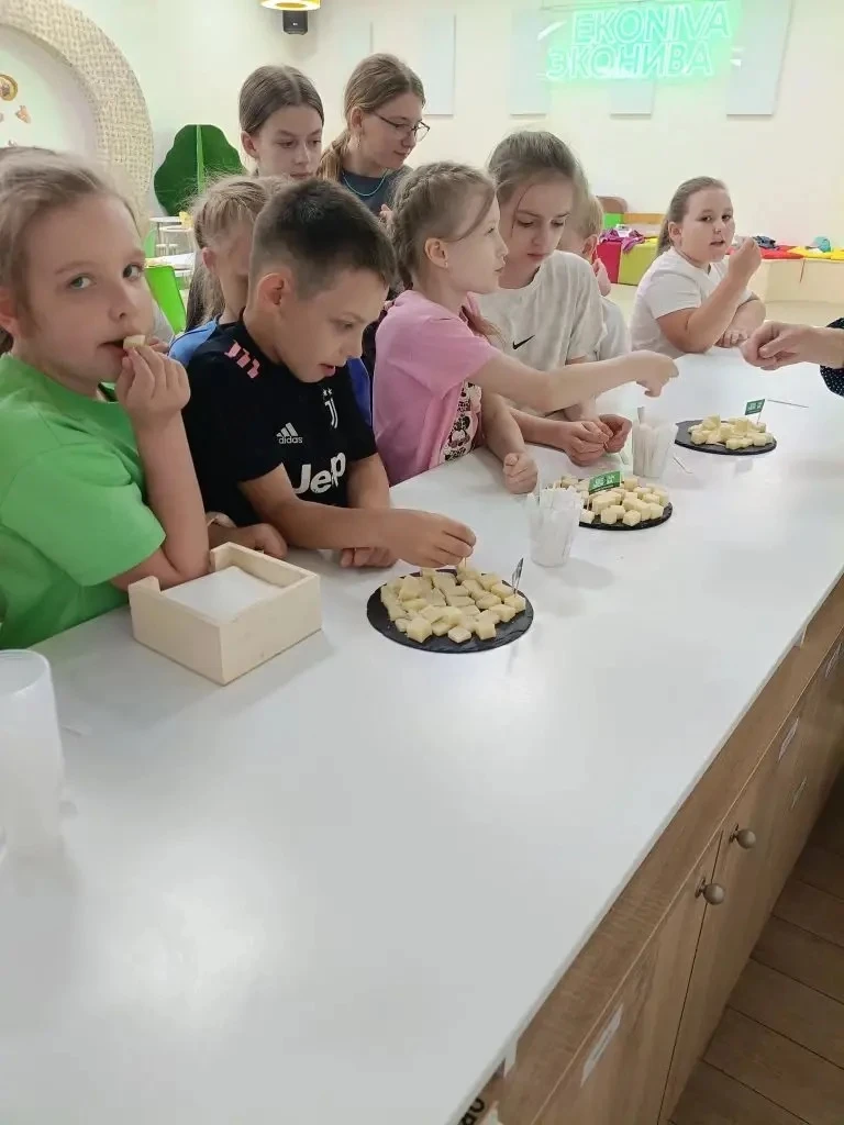 📍25 мая ученики 2 «Б» класса побывали на сыродельном заводе «Эконива» в с. Щучье Лискинского района 