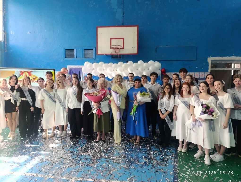 🥳 Макеевка отметила Последний звонок: трогательное прощание и яркое начало!  ✨ 26 мая 2026 года, в Г