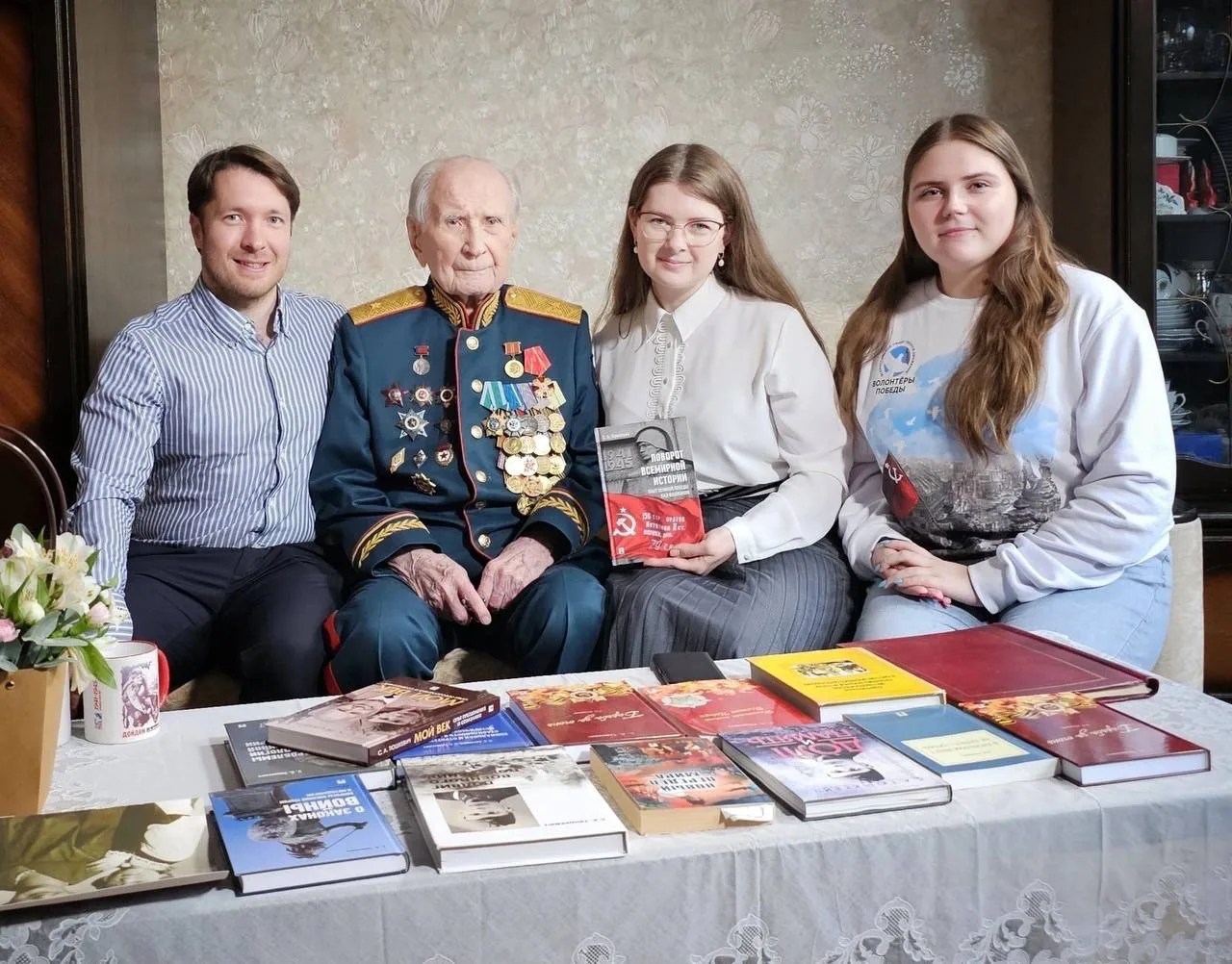Лидер, который ведёт за собой ⚡  Председатель Центрального штаба «Волонтёров Победы» Ольга Занко под