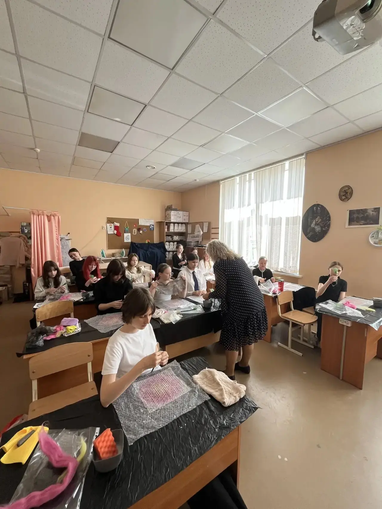 В школе 13.05.26 учитель биологии Проценко И.Г. провела мастер-класс для девочек 6-ых классов по тем