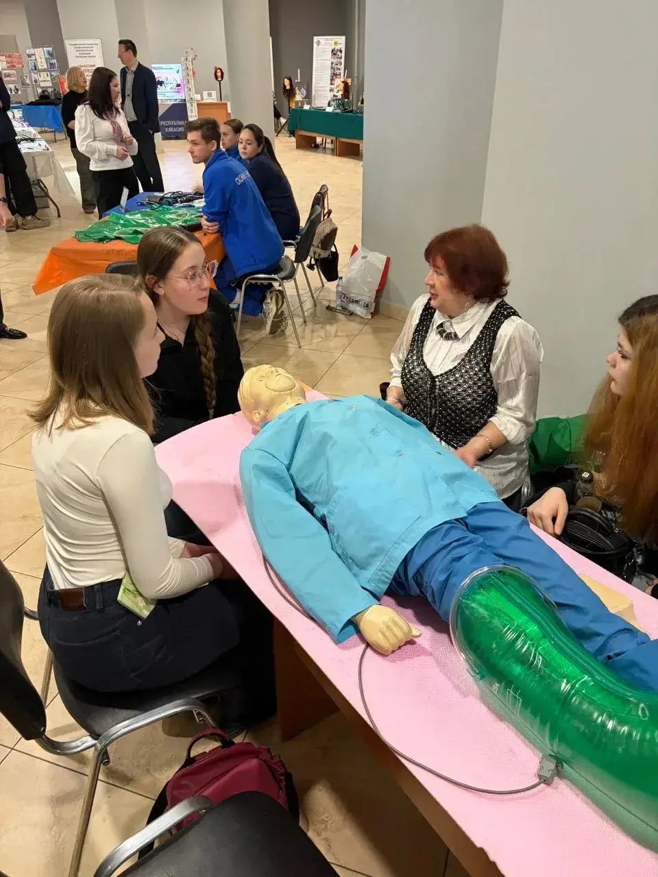 В рамках профориентационной деятельности группа учащихся 10-х классов посетила региональный этап Все