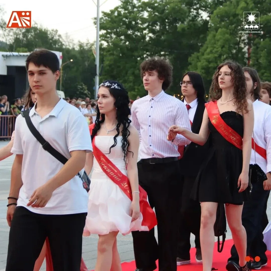 ⭐В добрый путь, выпускники!⭐🎉26.06.2026 в 17.00 в нашей школе торжественно и трогательно прошёл вып