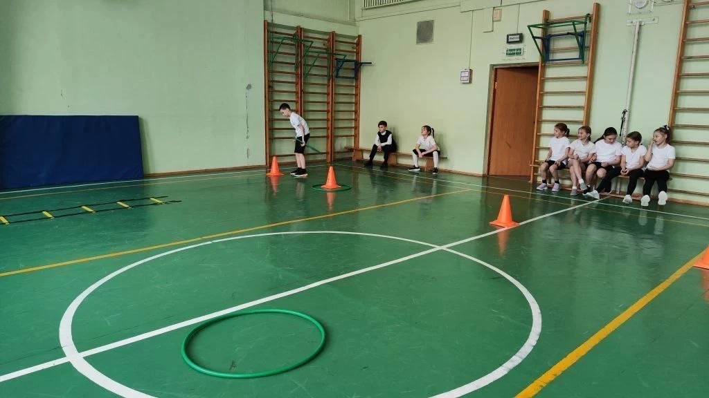 Ученики вторых классов приняли участие в полосе препятствий на время 💪  Соревнуюсь в различных испыт
