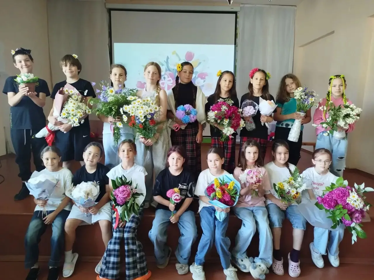 🌼✨ В нашем лагере прошел удивительный Парад Букетов! ✨🌼

Каждый отряд приготовил уникальные композ