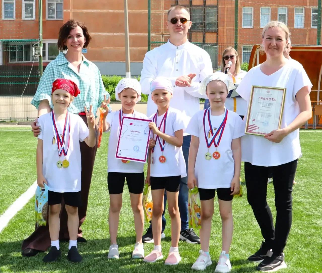 🏃🤸«ПРЫГАЙ ВЫШЕ ГОЛОВЫ»  📍На футбольном поле школы №11 царила атмосфера радости, спортивного задора и