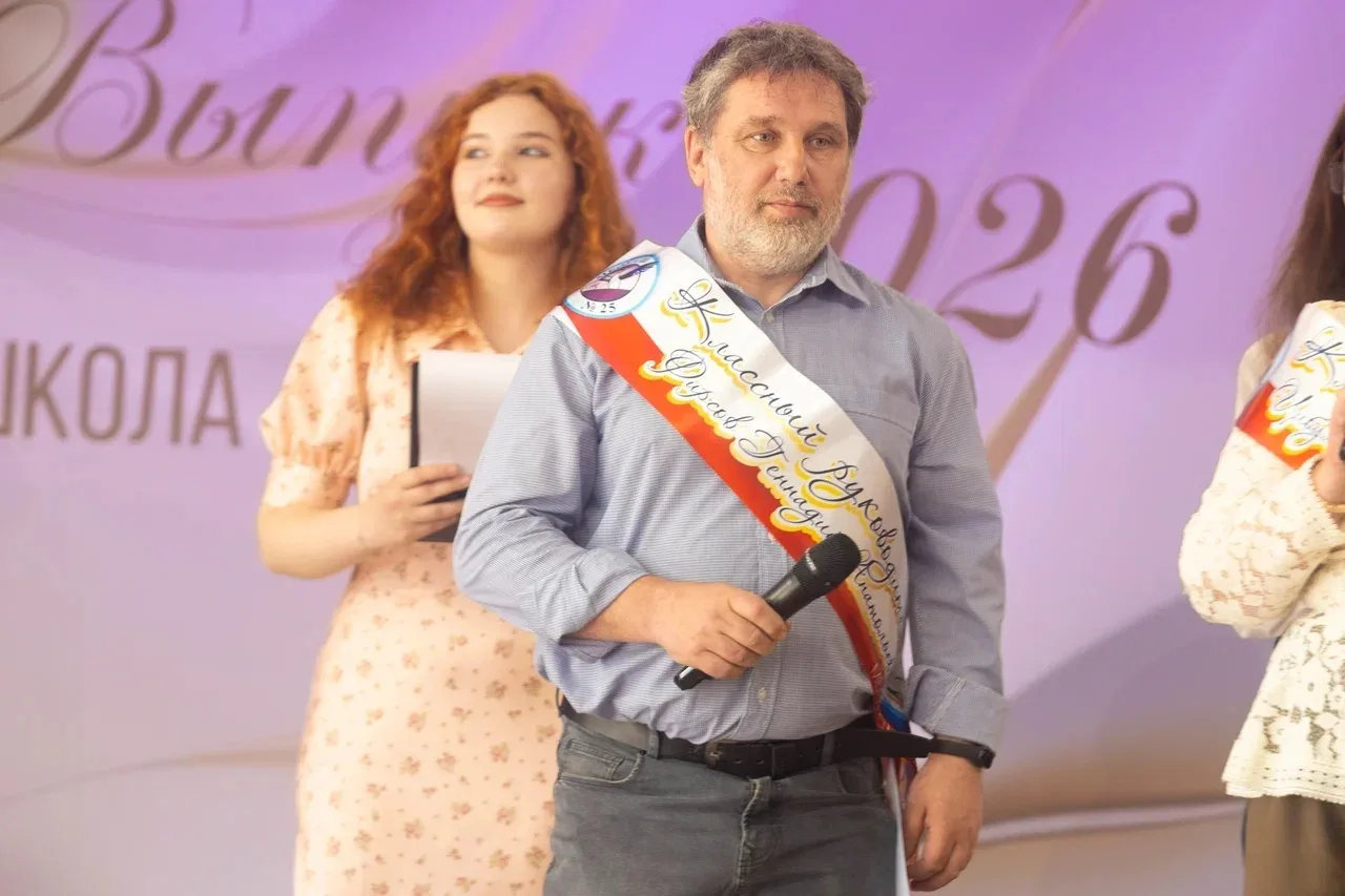 🎊Сегодня в школах Смоленска звучат последние звонки. Для кого‑то это прощание с детством, для кого‑т