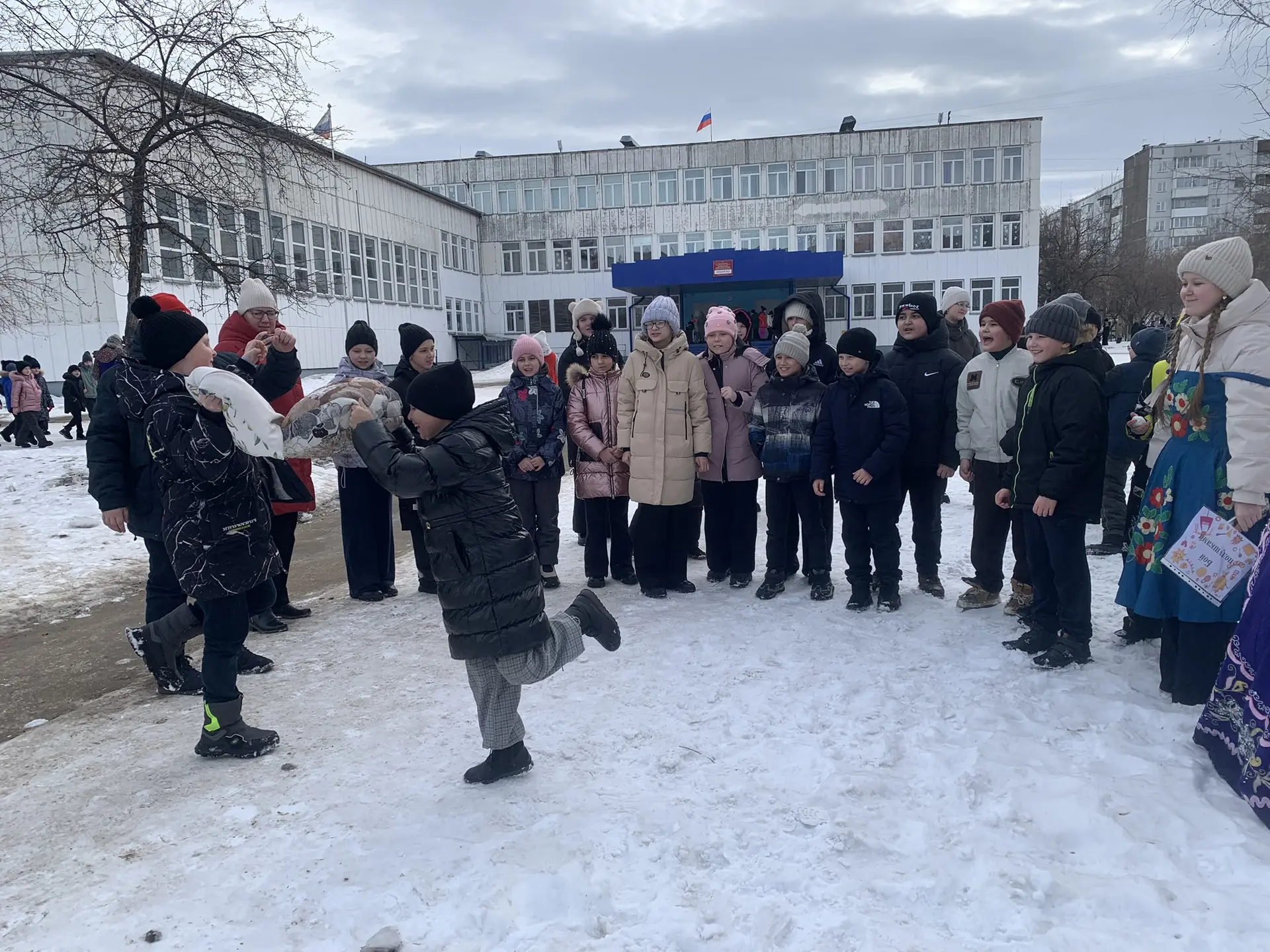 Уличные гуляния на Ура ✨  Сегодня лицеисты провожали зиму и встречали весну на уличных гуляниях в ра