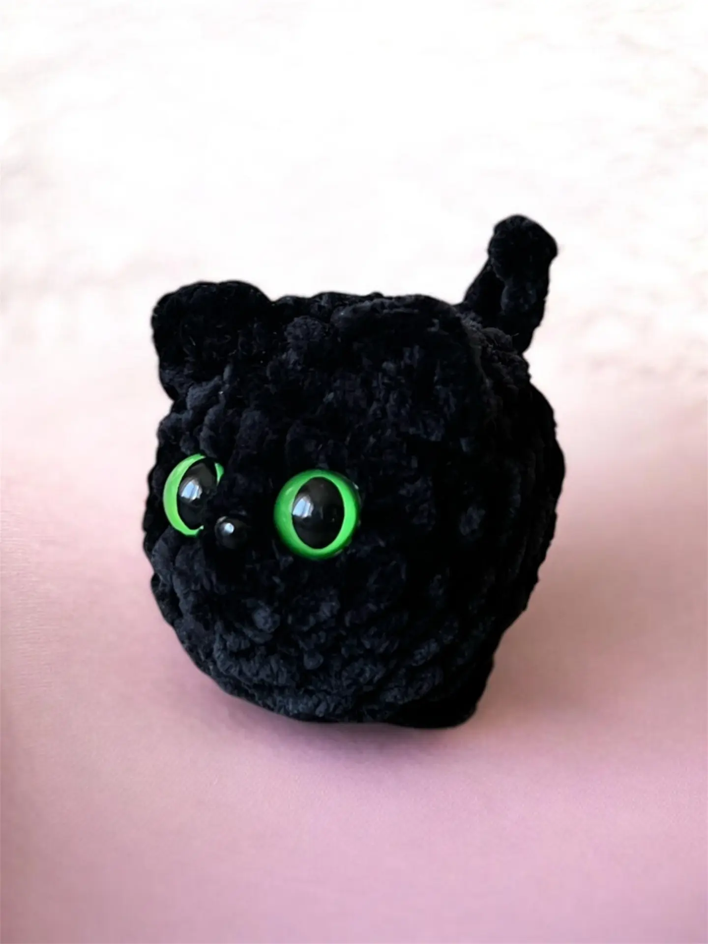Брутальный котик с зелеными глазами💚